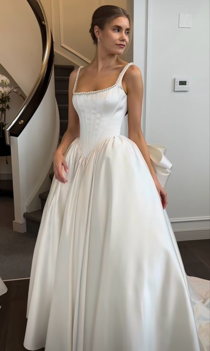 Classic Bridal Gown Ball Gown Square Neck Satin White Wedding Dresses Minimalist Bridal Gowns DP1194