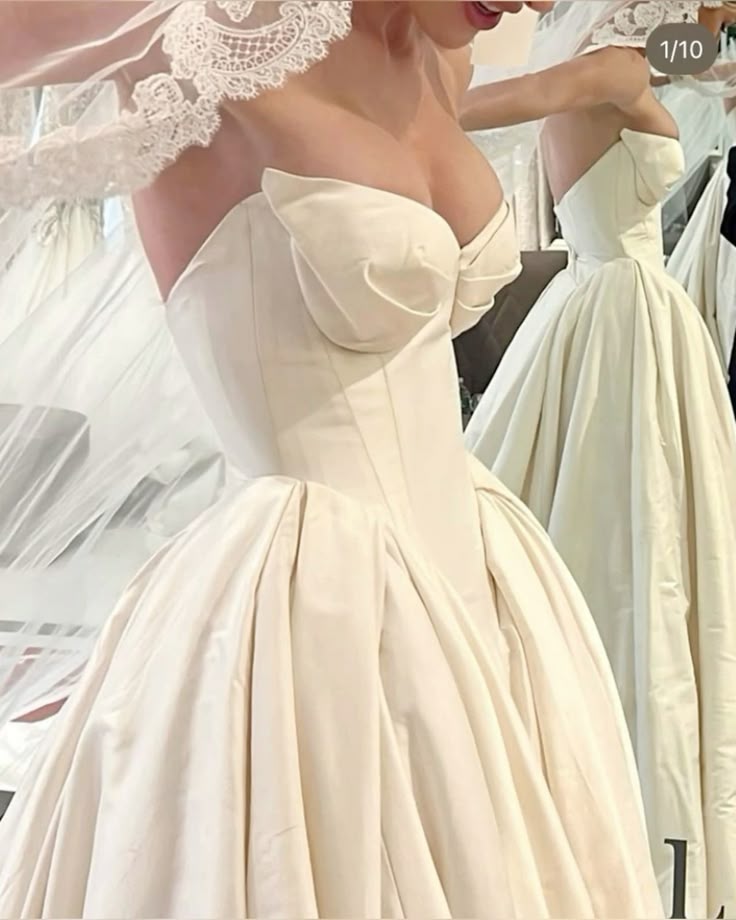 Romantic Bridal Gown Ball Gown Sweetheart Satin White Wedding Dresses Minimalist Bridal Gowns DP1203