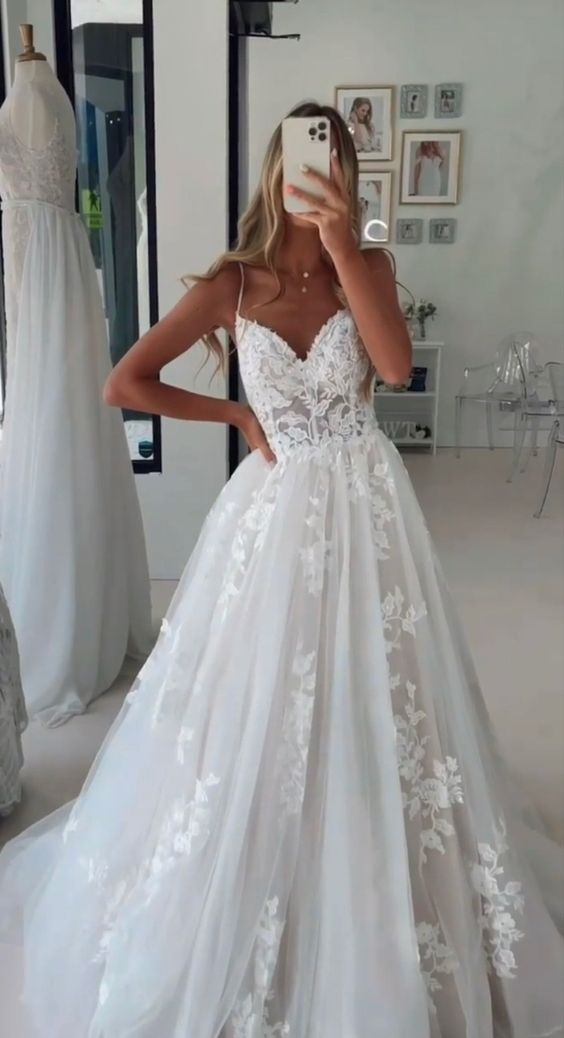 Classic Bridal Gown A Line Spaghetti Straps Lace White Wedding Dresses Minimalist Bridal Gowns DP1206