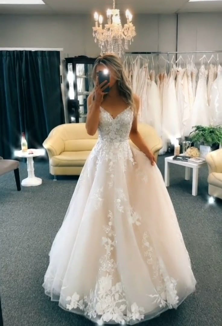 Pretty Wedding Dress Ball Gown V Neck Lace White Wedding Dresses Bridal Gowns DP1378