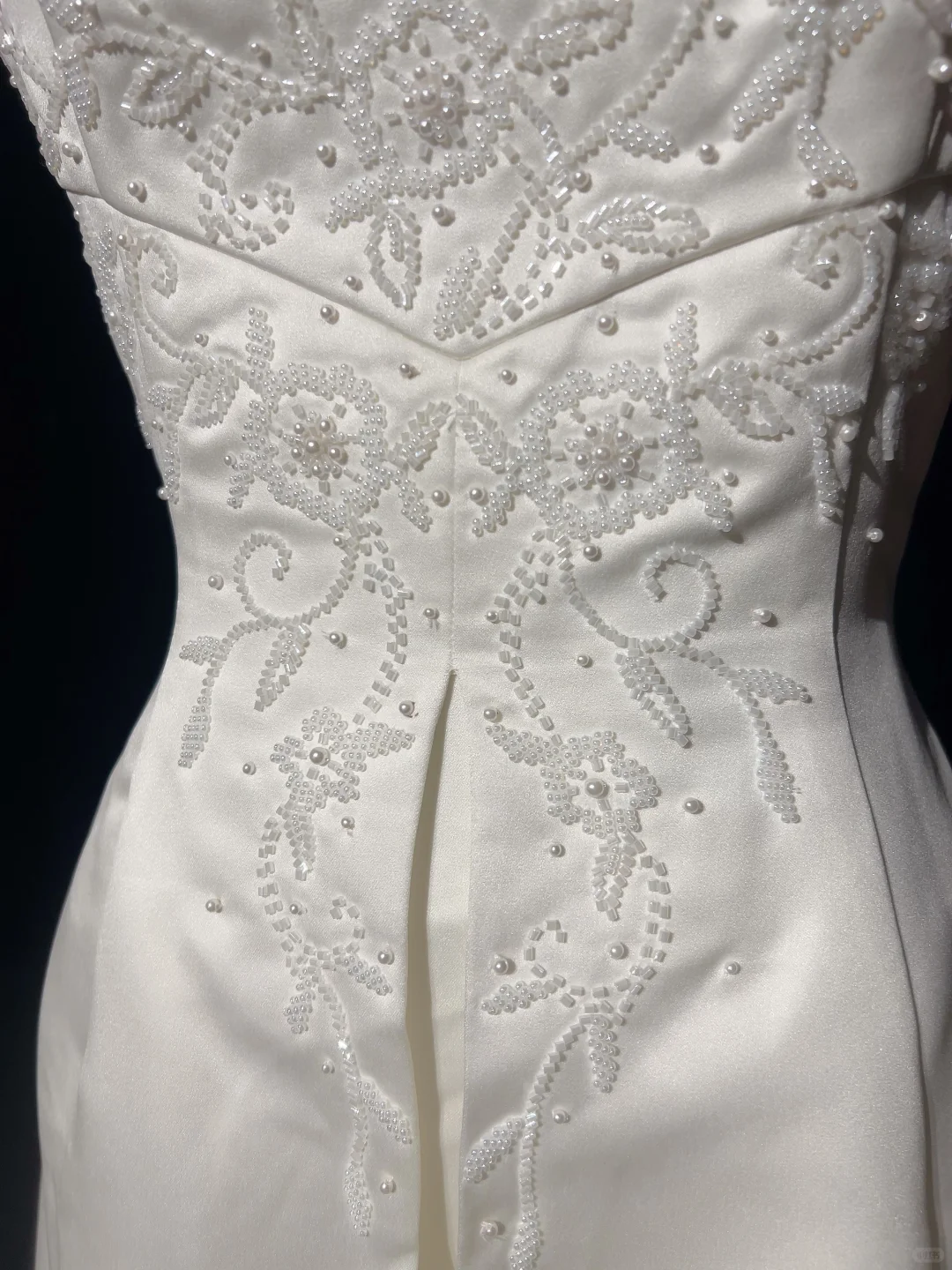 Classic Bridal Gown Ball Gown Strapless Satin White Wedding Dresses Minimalist Bridal Gowns DP1698