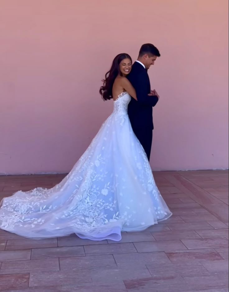 Pretty Wedding Dress Ball Gown Strapless Tulle White Long Wedding Dresses Bridal Gowns DP1819