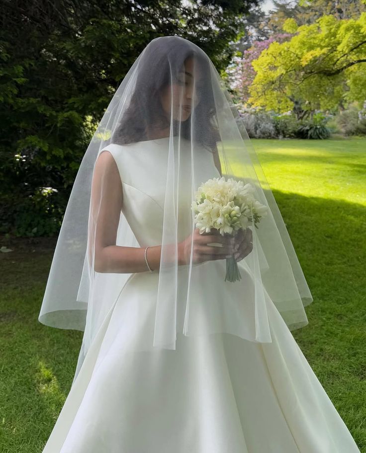 Pretty Wedding Dress Ball Gown Satin White Long Wedding Dresses Bridal Gowns DP1830