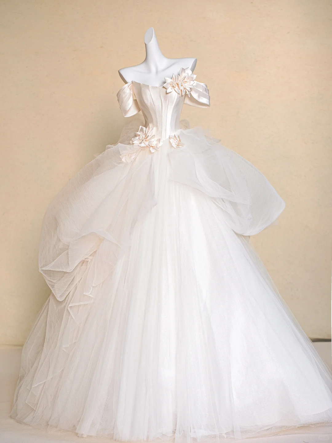 Modest Wedding Dress Ball Gown Off The Shoulder White Satin Long Wedding Dresses Brides Dress Bridal Gowns DP1978