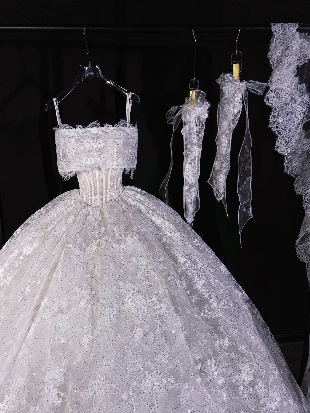 Rustic Wedding Dress Ball Gown Strapless White Lace Long Wedding Dresses Bridal Gowns DP1990