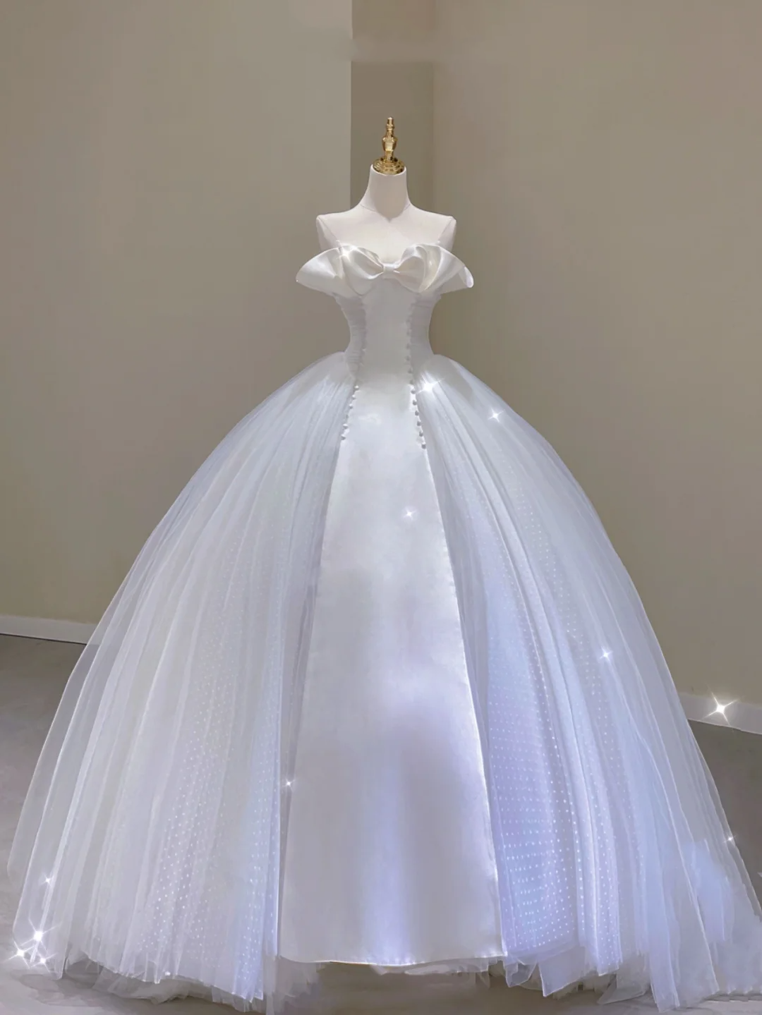 Unique Ball Gown Strapless White Long Satin Wedding Dresses Brides Dress DP317