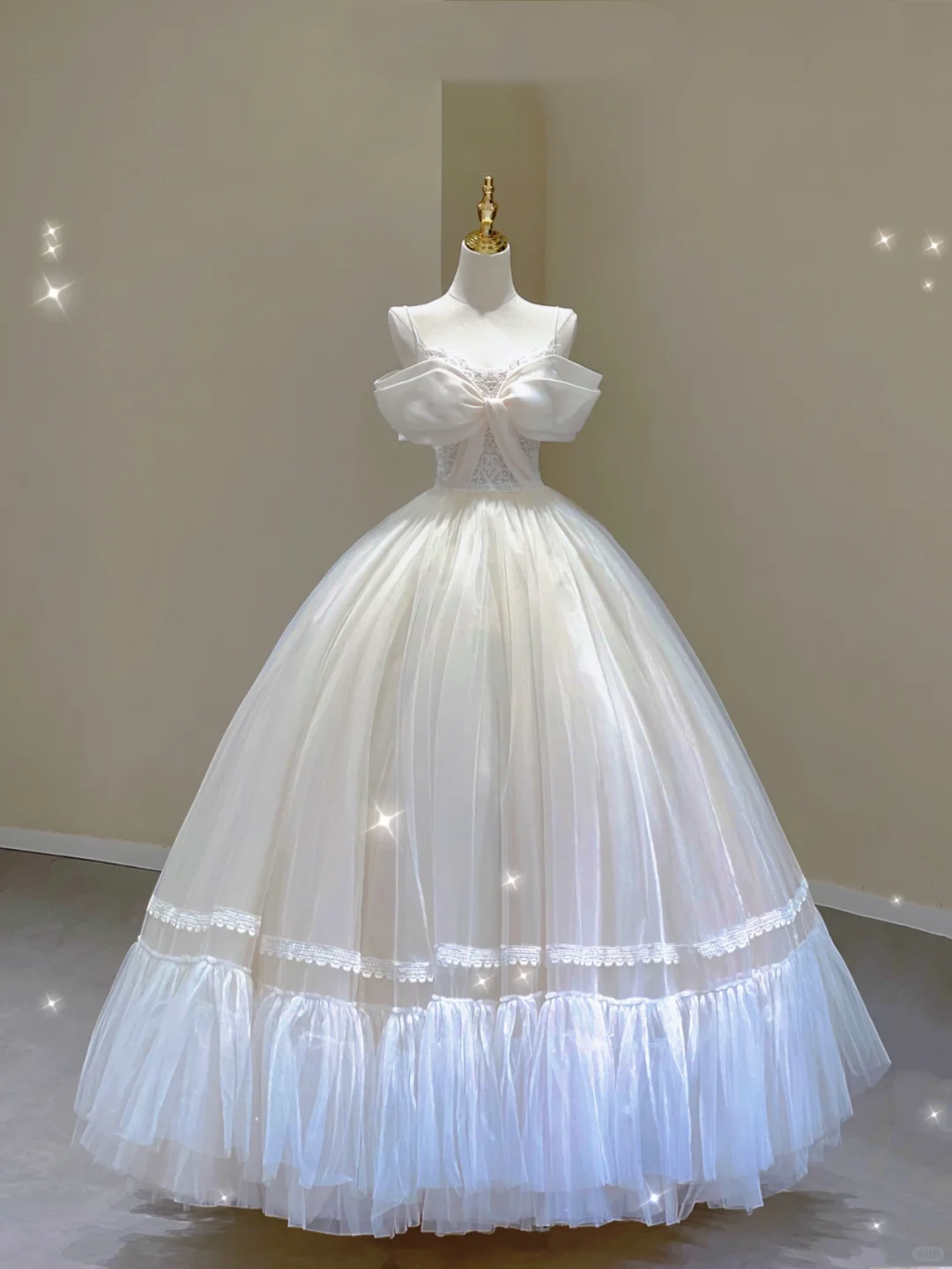 Unique Ball Gown Strapless White Long Satin Wedding Dresses Brides Dress DP318