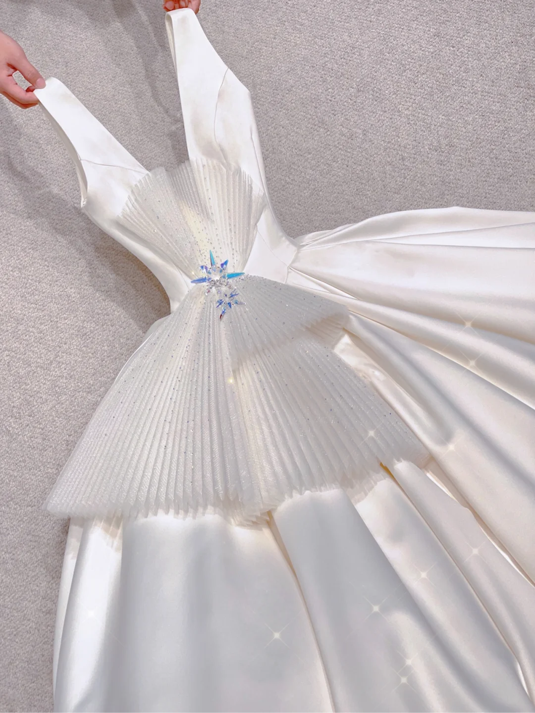 Unique Ball Gown V Neckline White Long Satin Wedding Dresses Brides Dress DP321