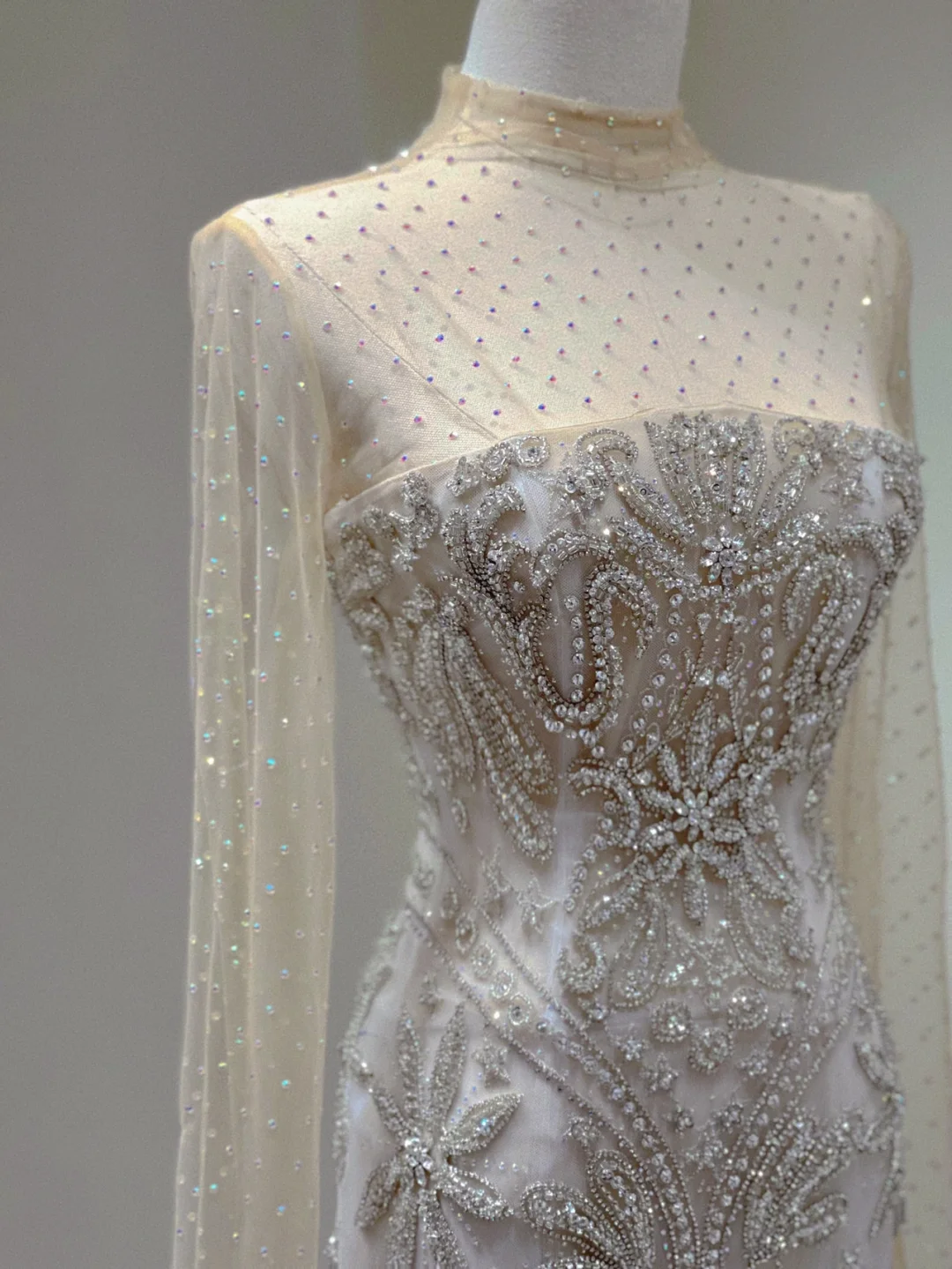 Classy Elegant Mermaid Strapless Long Sleeves Beads Feathers Satin Wedding Dresses Brides Dress DP343