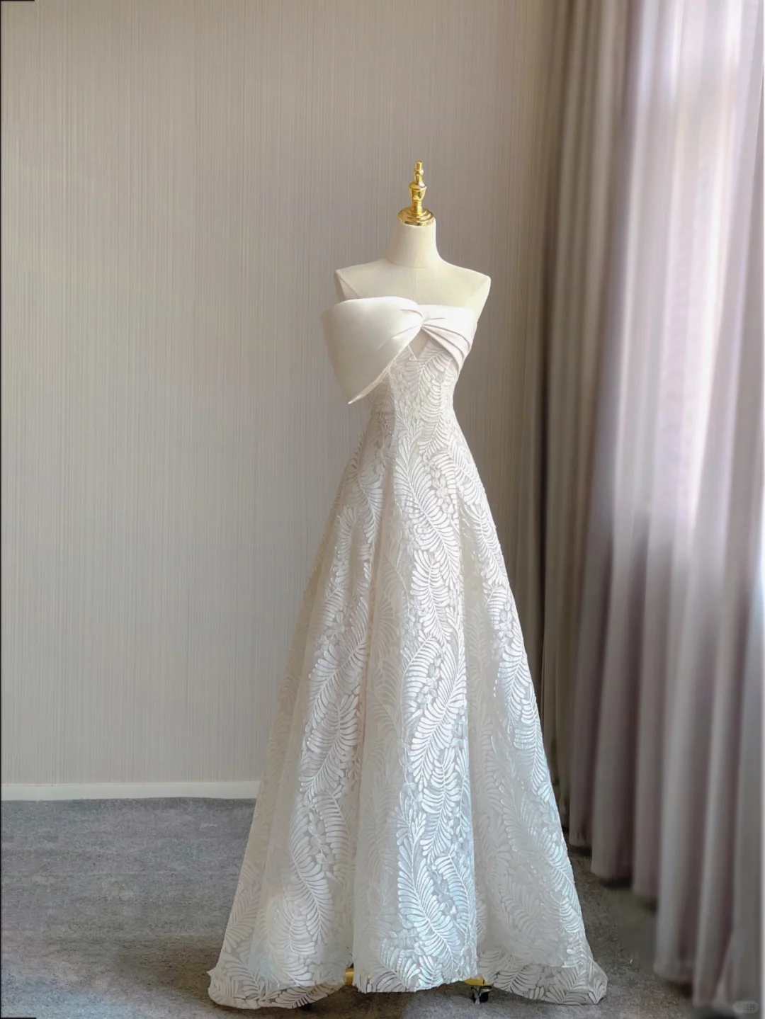 Timeless Ball Gown Strapless Long Lace White Wedding Dresses Brides Dress DP375