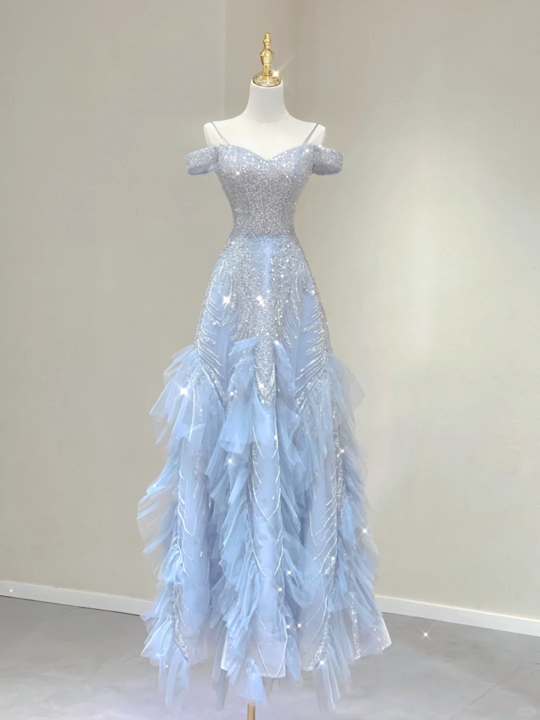 Pretty Ball Gown Spaghetti Straps Cap Sleeves Prom Dresses Blue Graduation Dress High School Classy Evening Dresses DP391