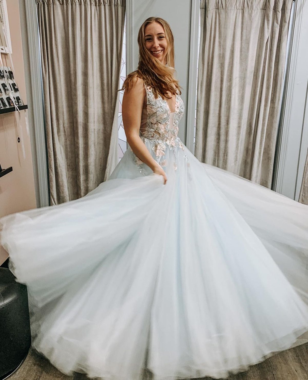 Floral Appliques Long Prom Dresses V-neck Graduation Gown