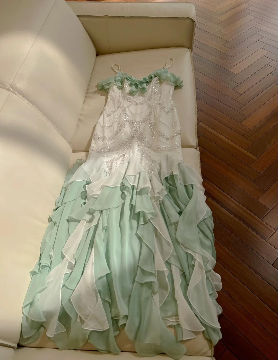 Fairytale Mint Green Spaghetti Straps Chiffon Ruffled Prom Dresses Shiny Beaded Sequined Backless Evening Dresses ED02006