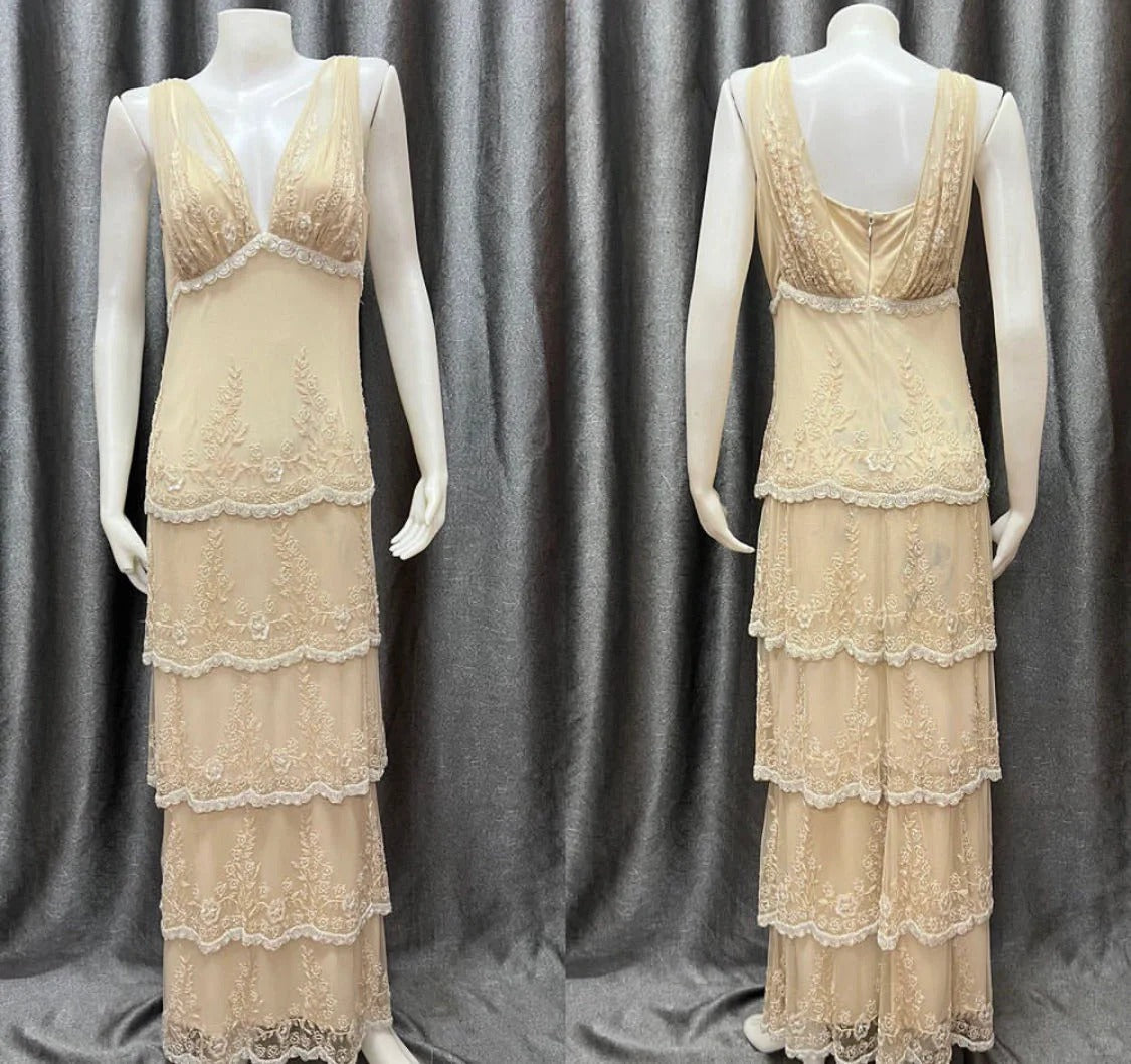 Elegant Pearl White V-neck Chiffon Beaded Evening Dresses Simple Wedding Guest Dresses with Embroidered Appliques ED02011