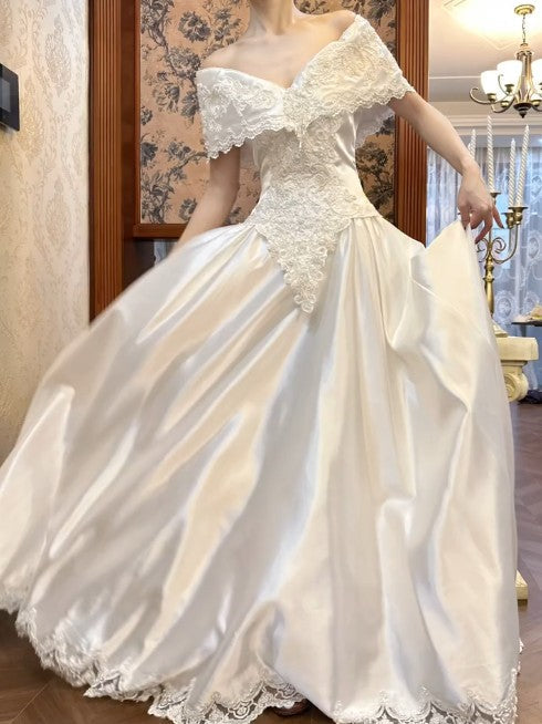 Elegant Royal Pearl White Off-the-shoulder Satin Lace Beaded A-Line Vintage Wedding Dress ED02210