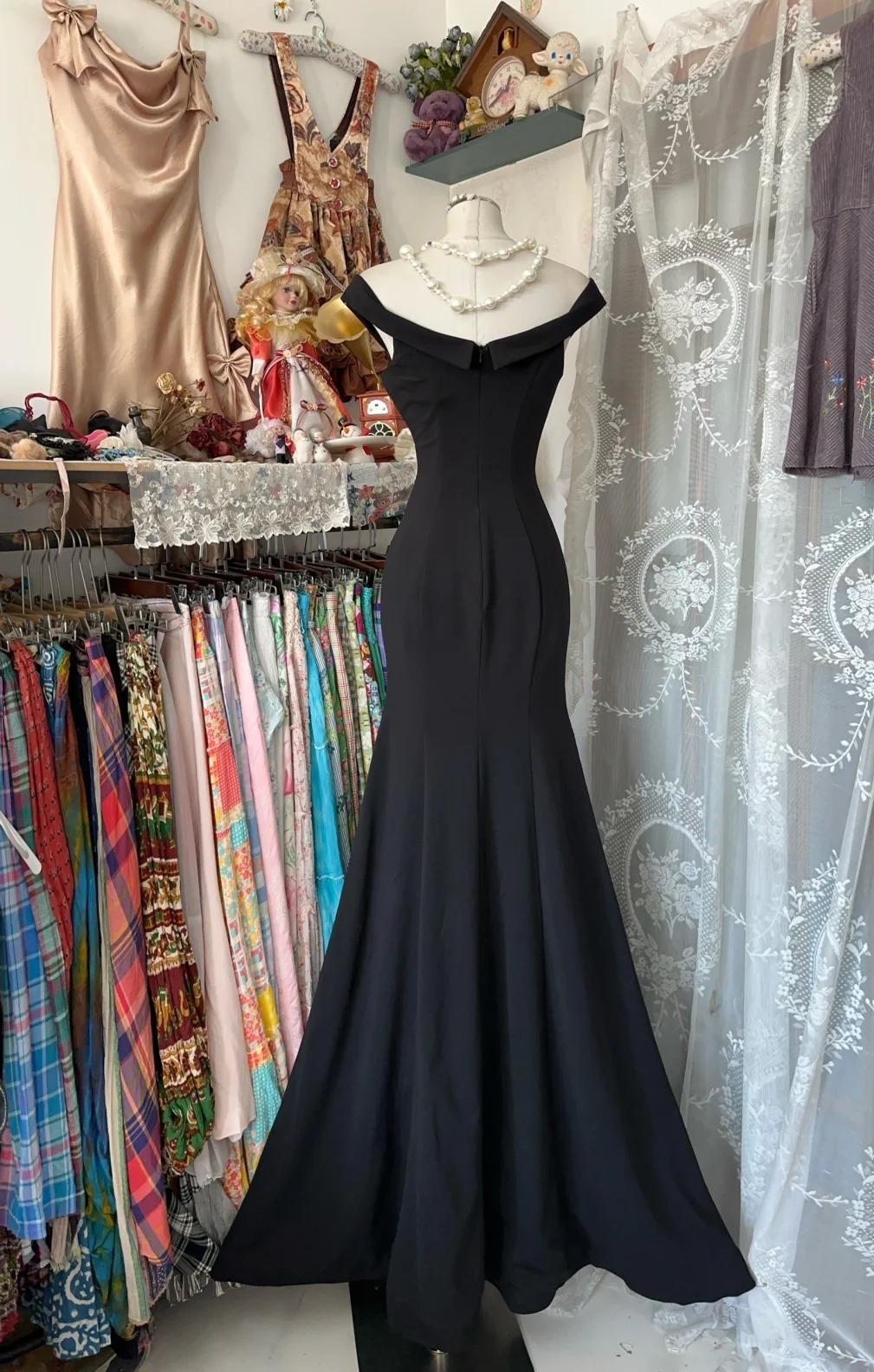 Elegant Black V-Neck Satin Mermaid Long Prom Dresses Formal Evening Gowns ED02316