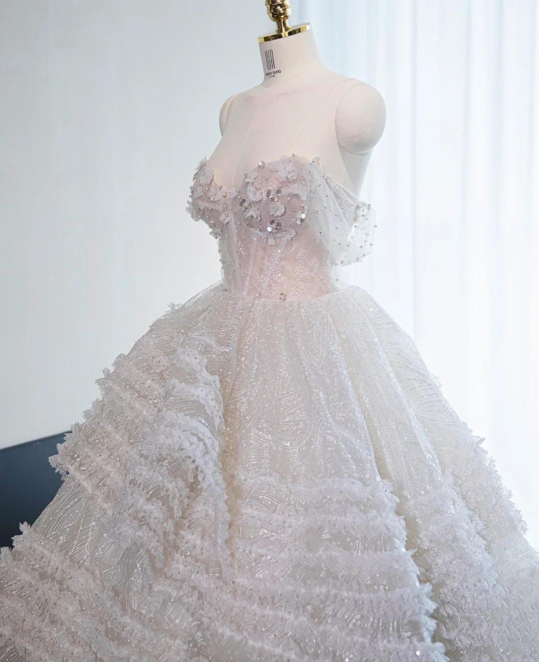 Gorgeous White Sweetheart Neck A-Line Tulle Beaded Wedding Dresses ED02608