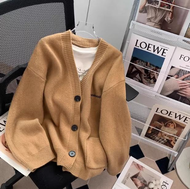 Loose V-neck knitted cardigan ED0270