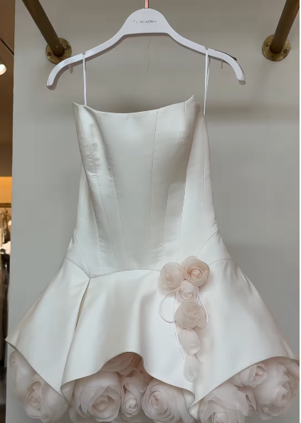 Gorgeous White A-Line Satin Short Prom Dresses, Strapless 3D Applique Homecoming Dress ED03360