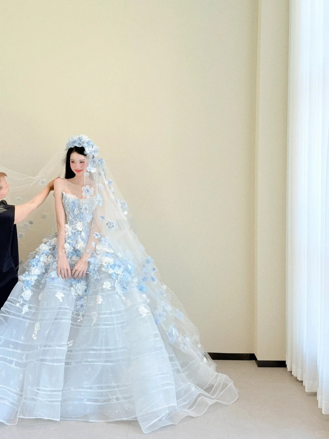 Elegant Light Blue Strapless Long Ball Gowns Tulle Applique Wedding Dress Fairytale Bridal Dress Quinceañera Dress ED03573