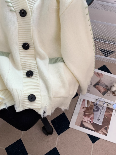 College style soft V-neck thickened cardigan sweater ED0540