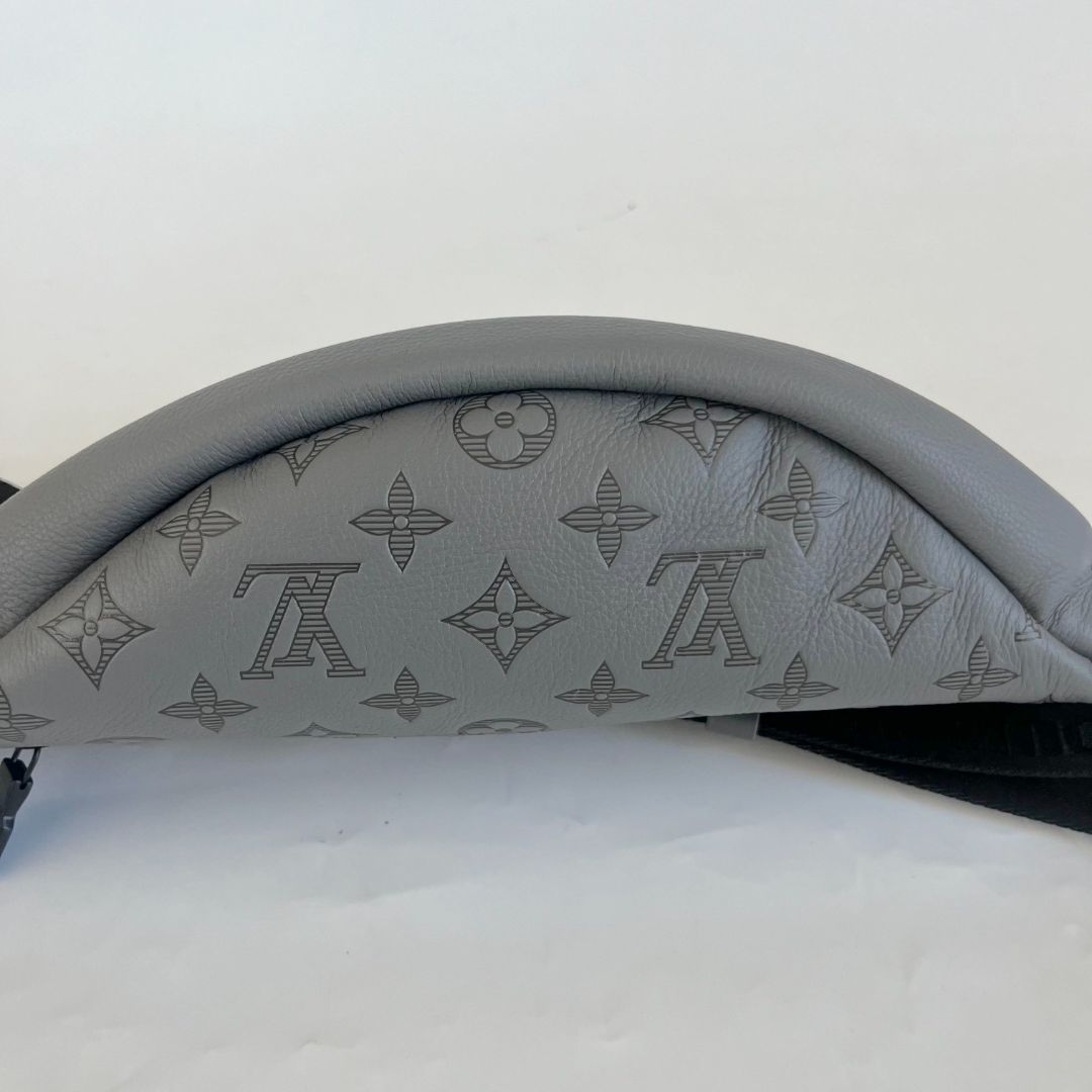 Louis Vuitton Discovery Bumbag monogram shadow bag