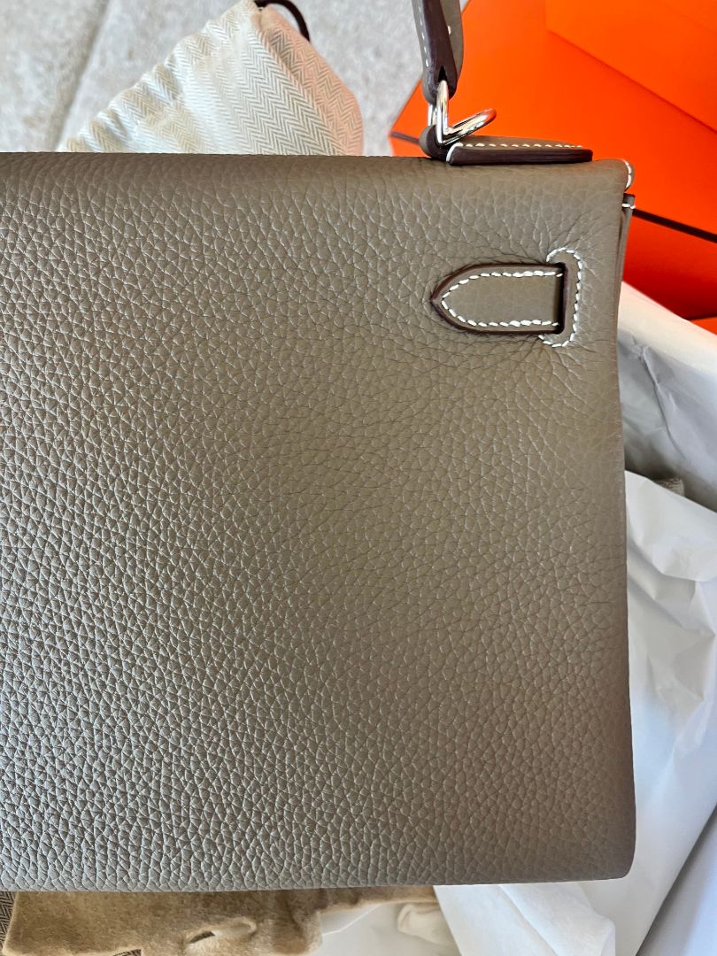 Hermès Kelly 28 Togo PHW Bag
