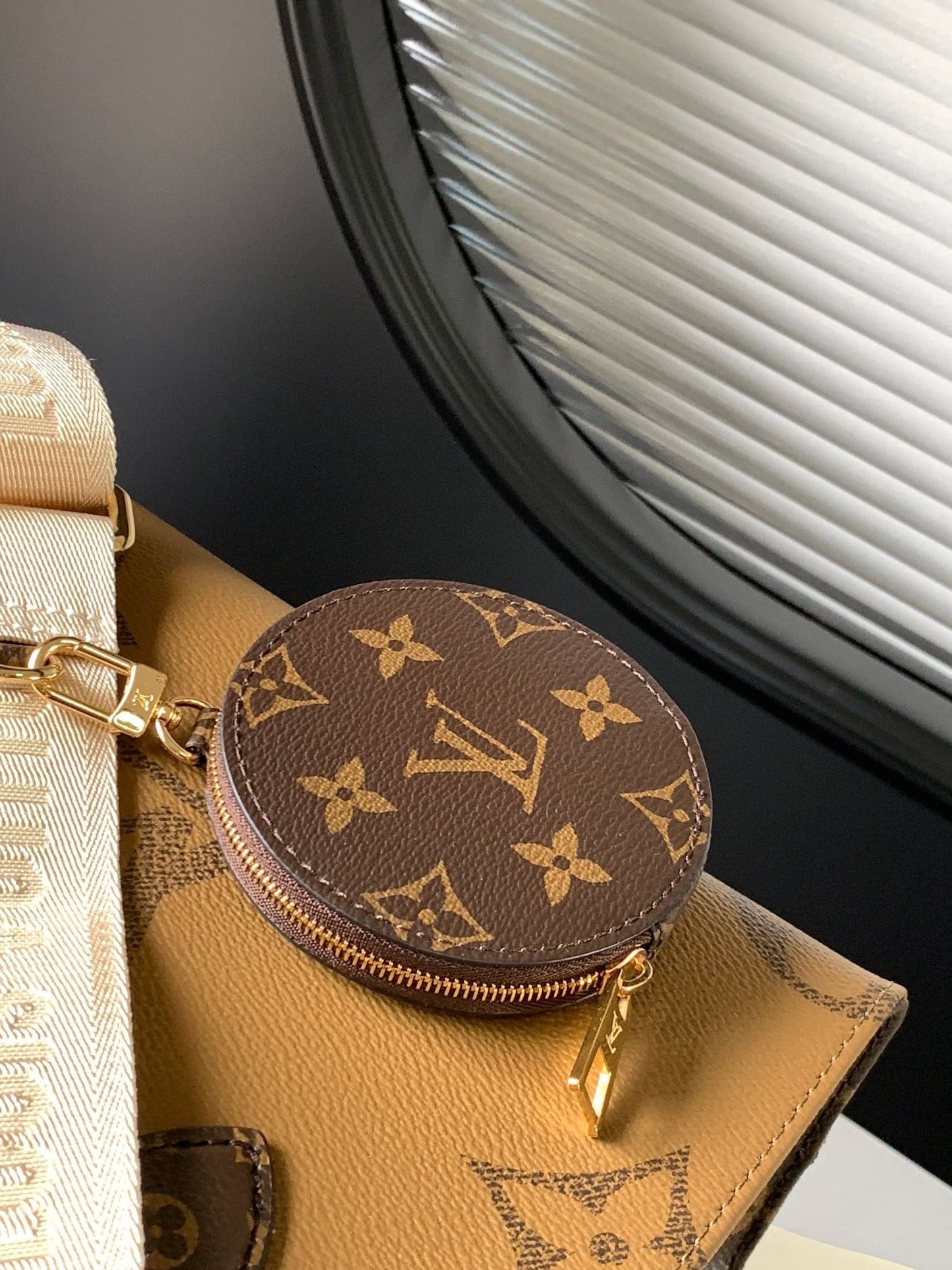 Louis Vuitton OnTheGo PM M46373
