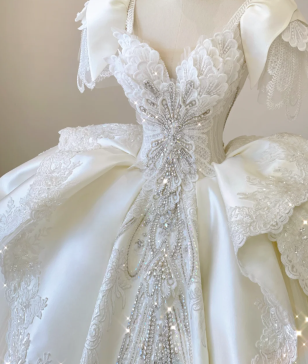 Elegant Ball Gown Sweetheart Lace Satin Wedding Dresses White Brides Dress P0018