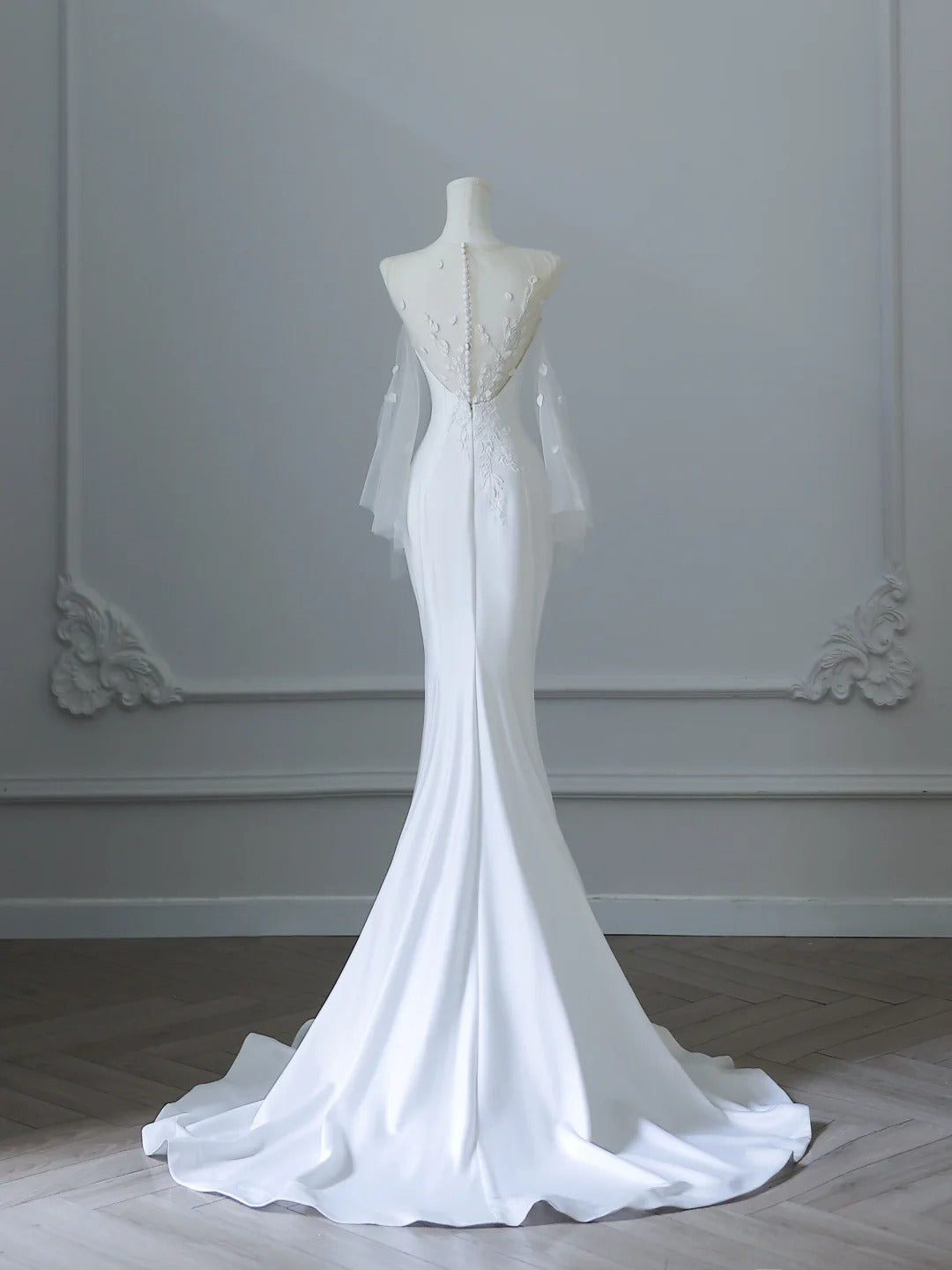 Elegant White Round Neck Lace Sleeveless Mermaid Satin Wedding Dress P2529