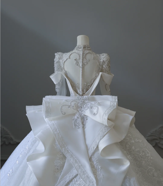 Vintage French Palace Long Sleeve Lace Beaded Luxury Floor-Length Wedding Dress P2556