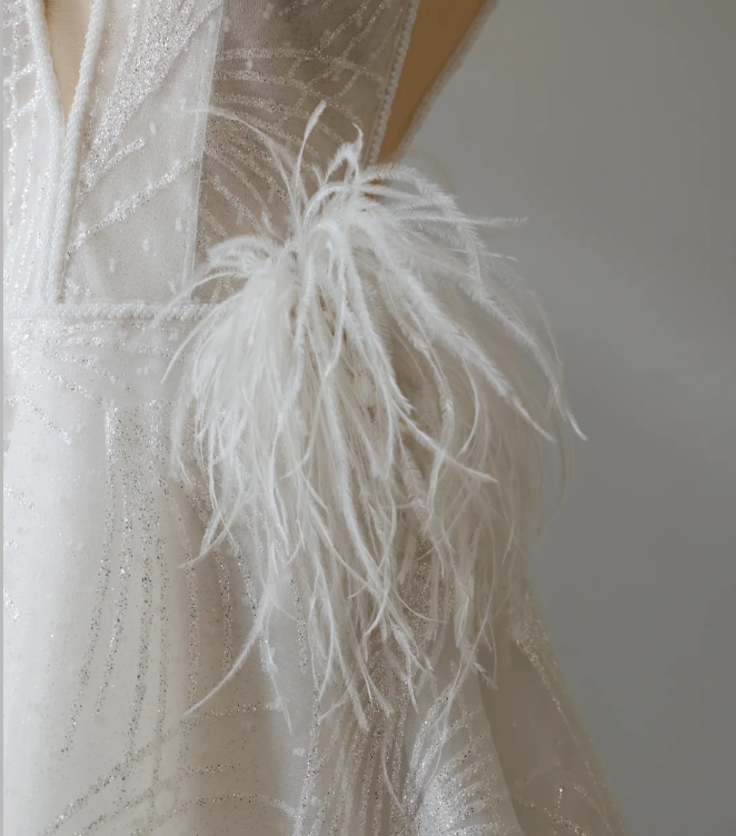 Elegant Round Neck Sleeveless Tulle A-Line Wedding Dress P2561