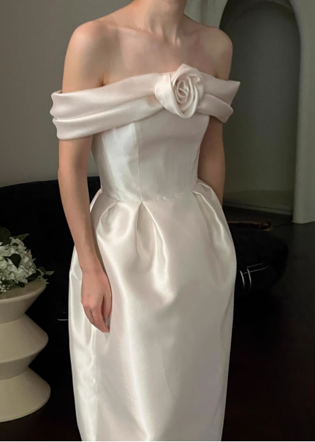 Elegant and minimalist one-shoulder 3D floral satin bridal gown P2677