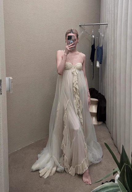 Off-white tulle camisole off-shoulder floor-length wedding dress P2683