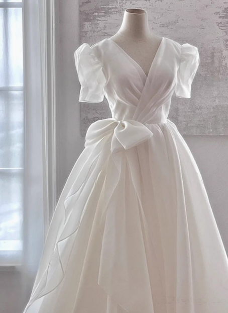 Flowing Floor-Length White V-Neck Short Sleeve Tulle A-Line Wedding Dress P2718