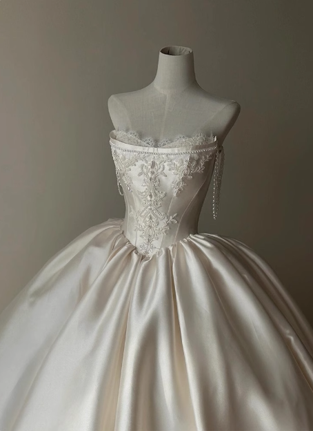 French Retro Satin Strapless A-Line Wedding Dress P2758