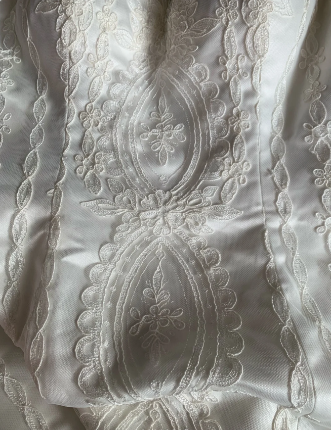 Vintage off-shoulder palace lace wedding dress P2867