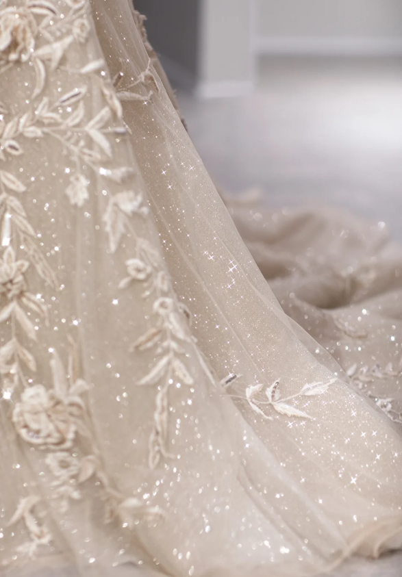 Retro and elegant shoulder-wrapped champagne-colored embroidered flower trailing wedding dress P2874