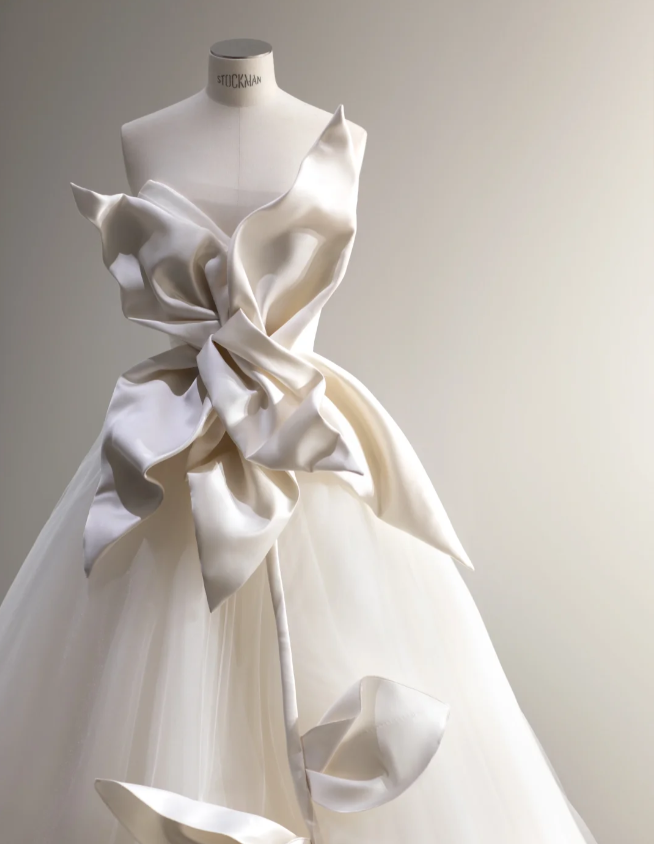 Elegant Satin Magnolia Tulle Splicing Fairy Floor-Length Wedding Dress P2879