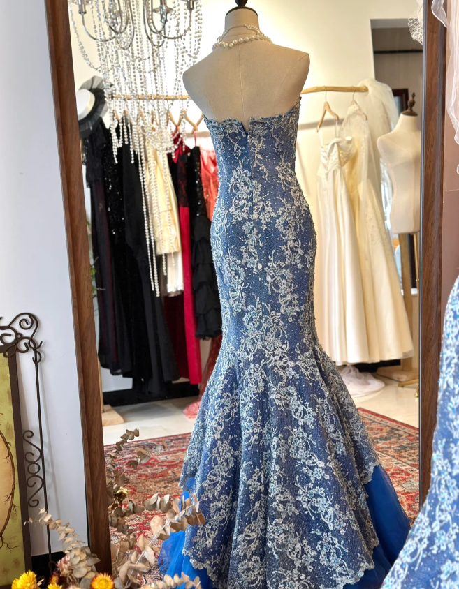 Vintage Sapphire Blue Bandeau Mermaid Wedding Dress with Lace on the Outside and Tulle on the Inside P2915