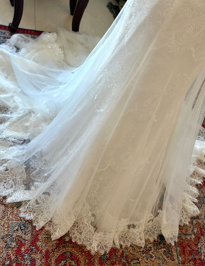 Elegant sweetheart neckline tulle lace trimmed wedding dress with bow back and small train P2924