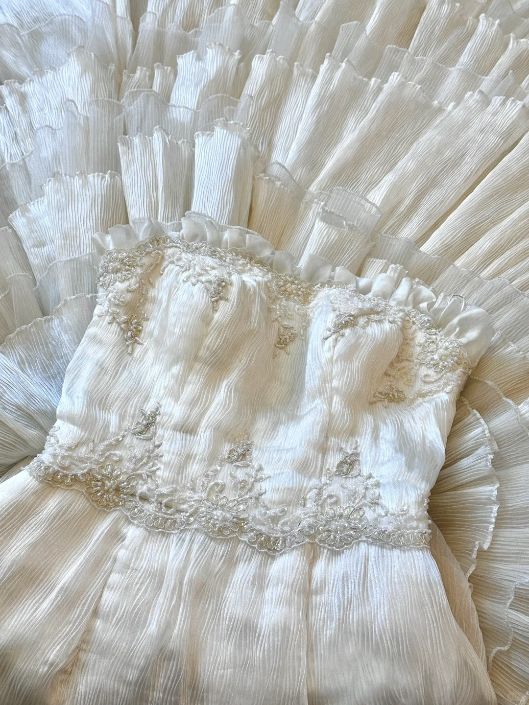 Retro Elegant Strapless Layered Tulle Mermaid Train Wedding Dress P2956