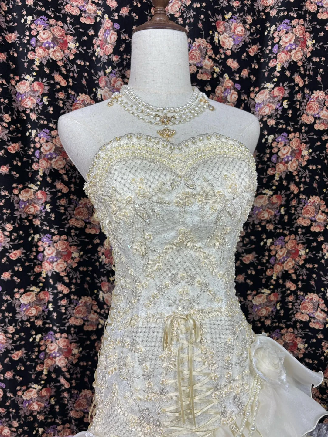 Vintage Ivory Sweetheart Neck Chiffon Lace Trim Wedding Dress P2958