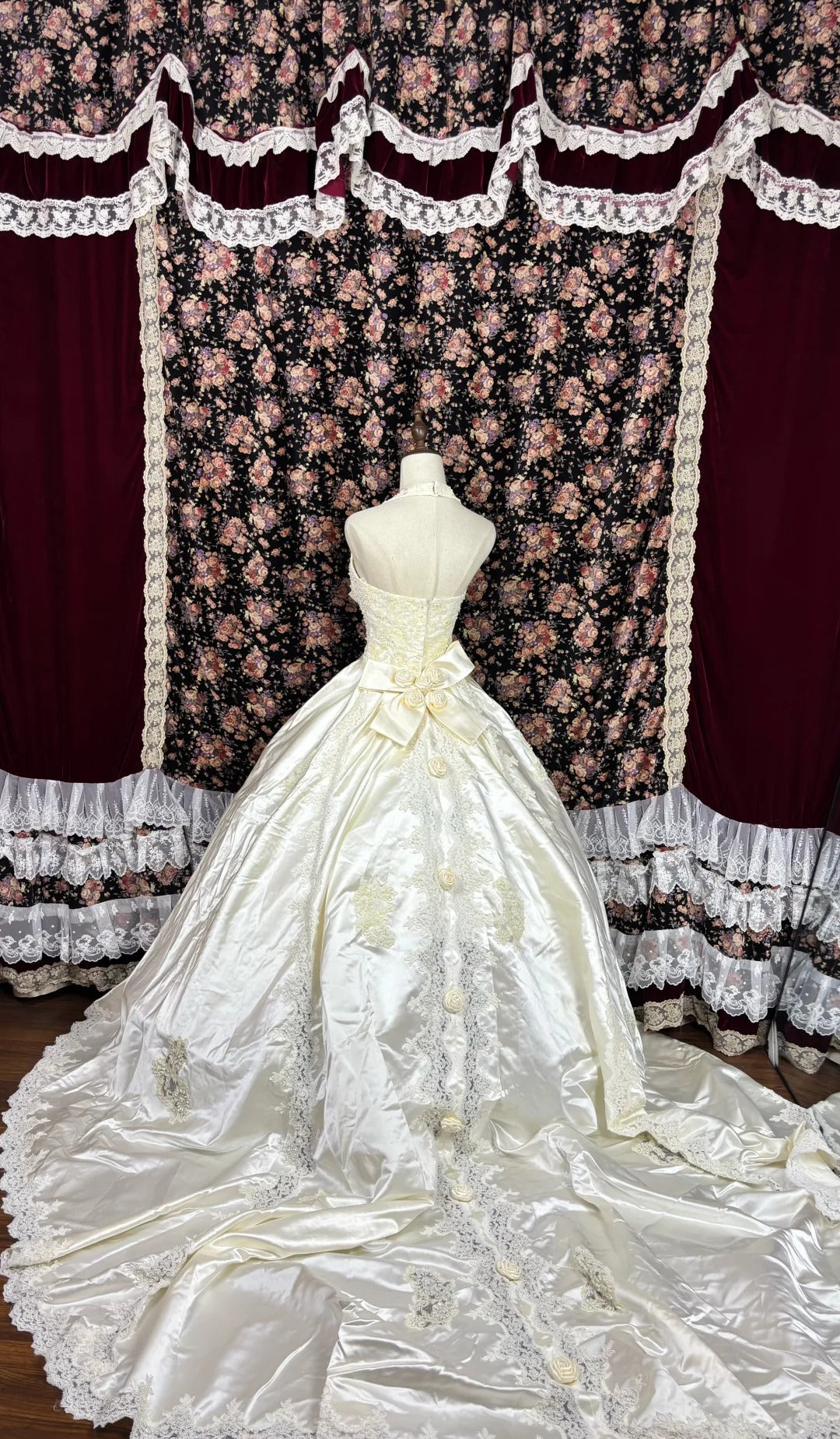 Vintage Ivory Halter Neck Satin Hollow Lace Wedding Dress P2959