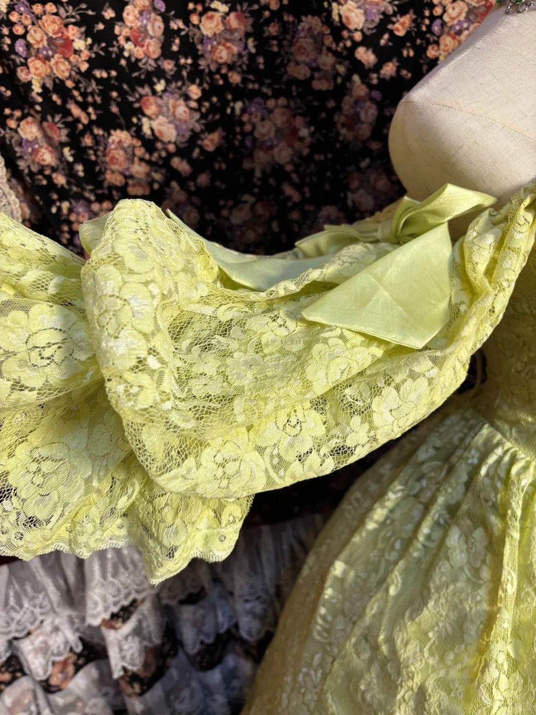 Grass Green Lace Flower Opening Ceremony Skirt Satin Floor-Length Wedding Dress P3044