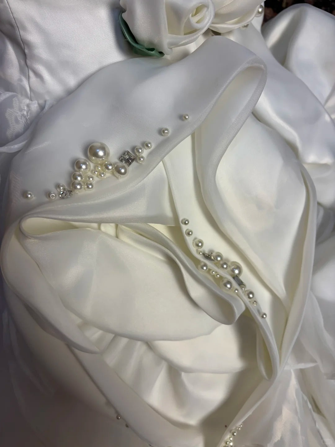 Elegant 3D Flower Off-shoulder Wavy Skirt Wedding Dress P3047