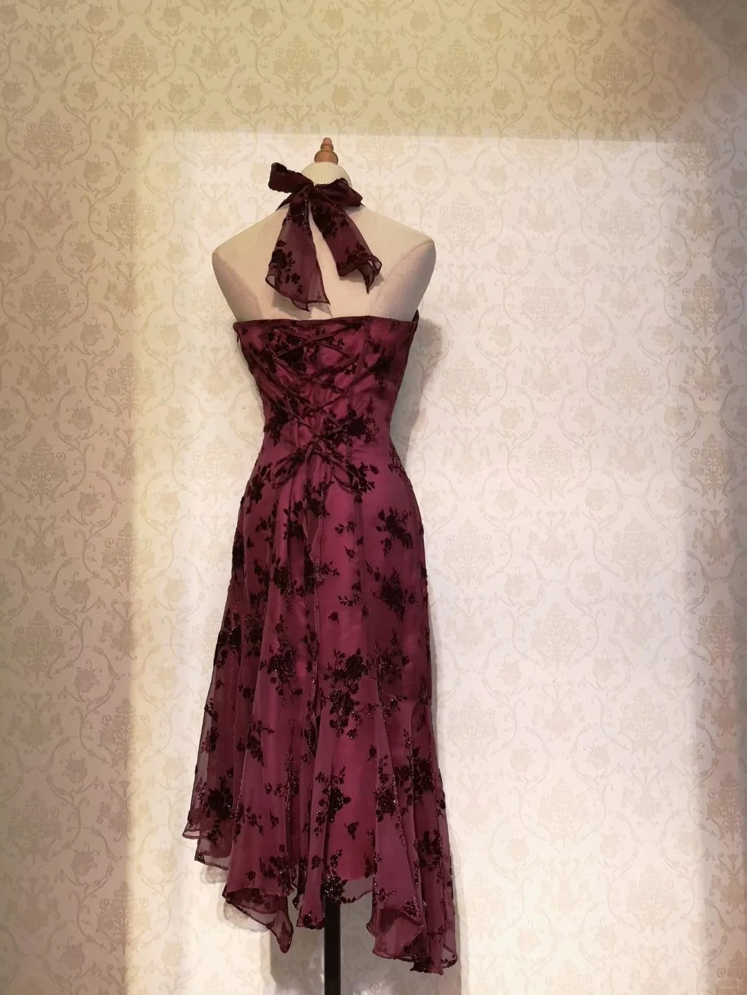 Vintage Chic Halter Neck Beaded Chiffon Prom Dress P3370