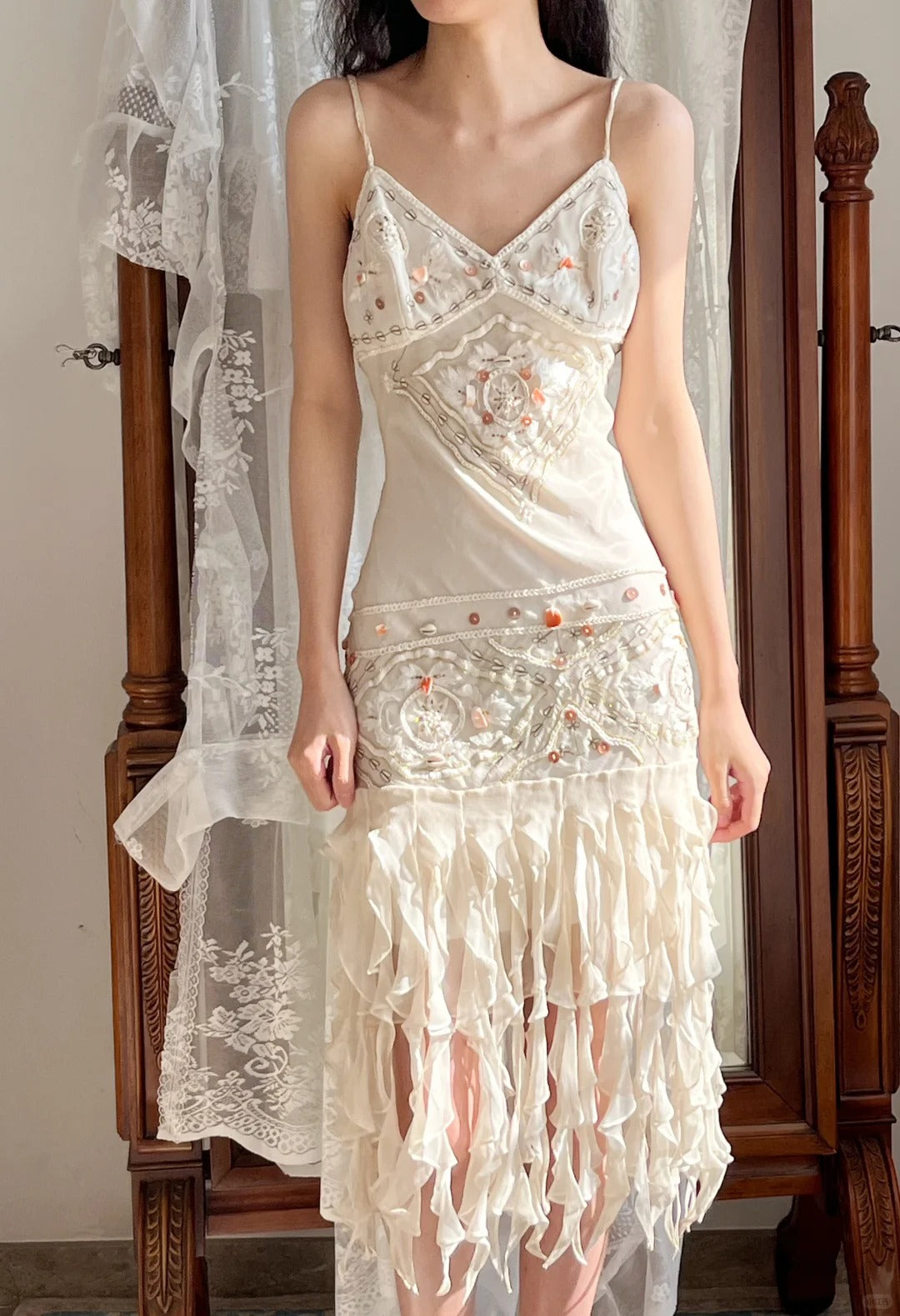 Vintage White V-neck Spaghetti Straps Beaded Earrings Curled Hem Prom Dress P3501