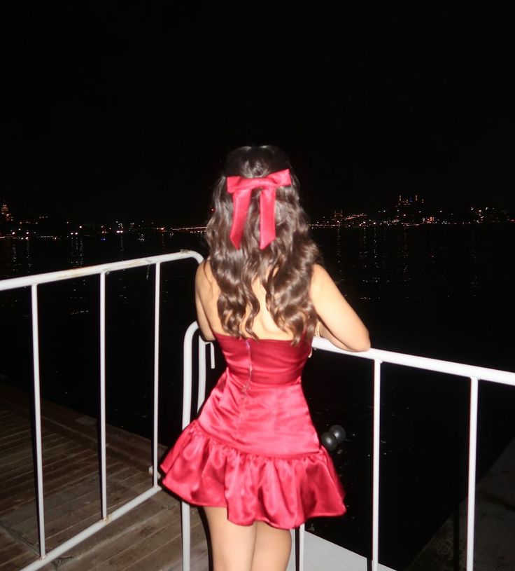 Elegant Burgundy V-neck Halter Satin A-line Birthday Short Skirt Homecoming Dress P3936