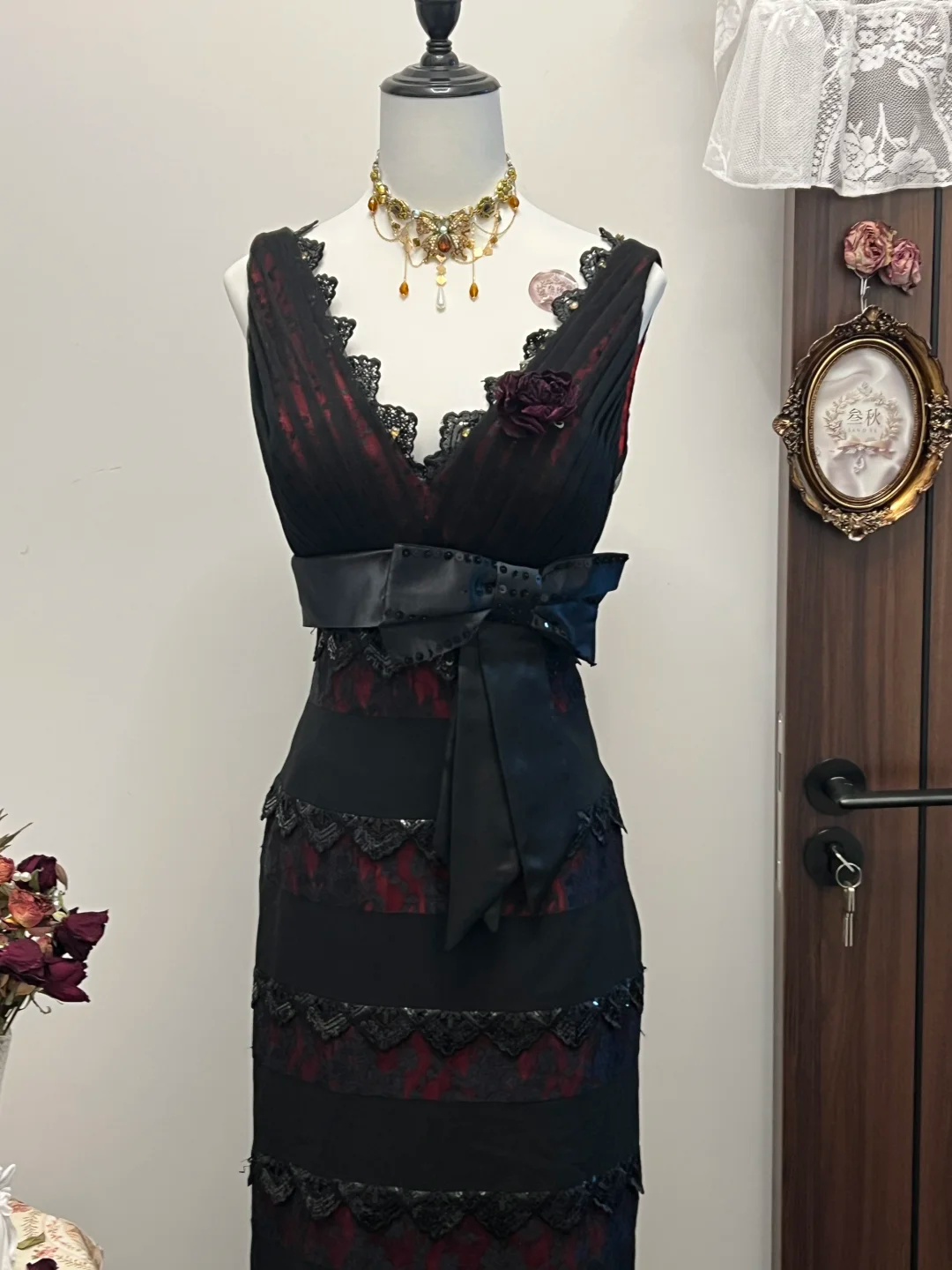 Vintage A Line V Neck Black Lace Tulle Prom Dress Evening Dress with Bow SH2988